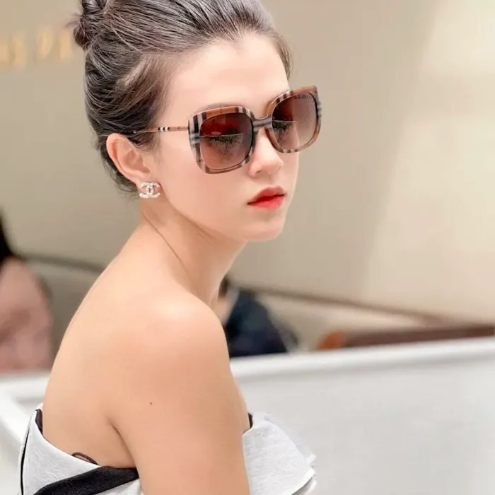 Kính Mát Burberry Caroll Gradient Brown Square Ladies Sunglasses BE4323 400513 54 | Anh Quốc-thich-hang-ngoai