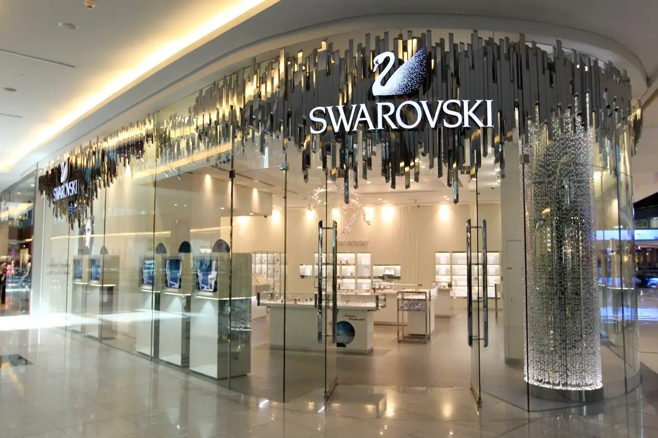 swarovski-store-hang-ngoai-nhap