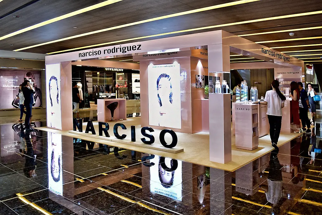 Narciso Rodriguez Store-hang-ngoai-nhap